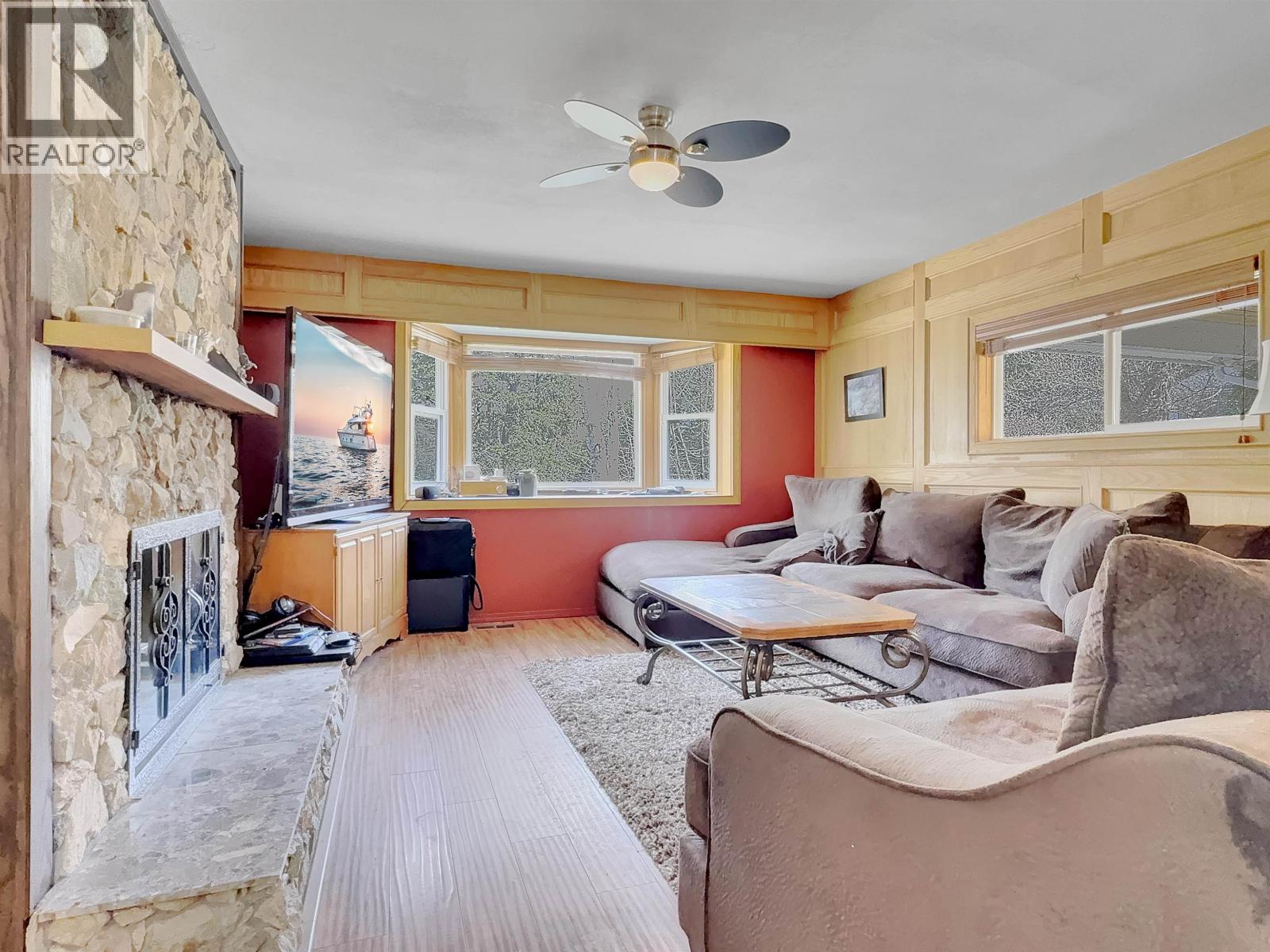 216 MOUNTVIEW DRIVE - 14