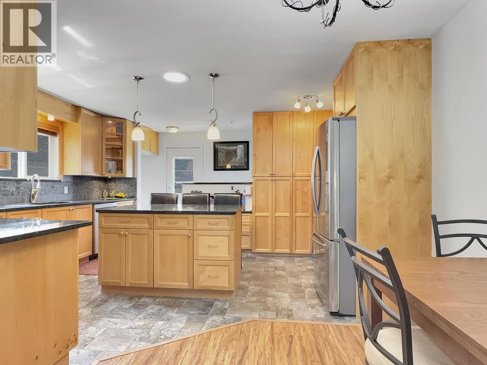 216 MOUNTVIEW DRIVE - 7