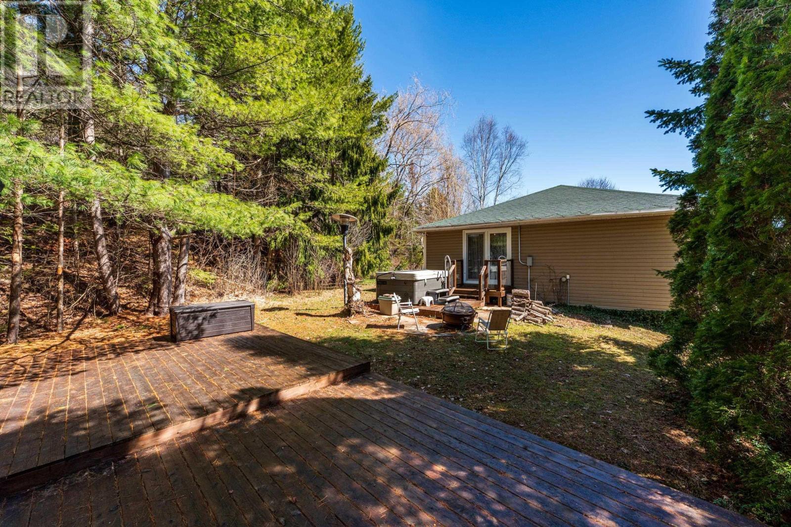 663 HAMPTON MOUNTAIN ROAD - 44