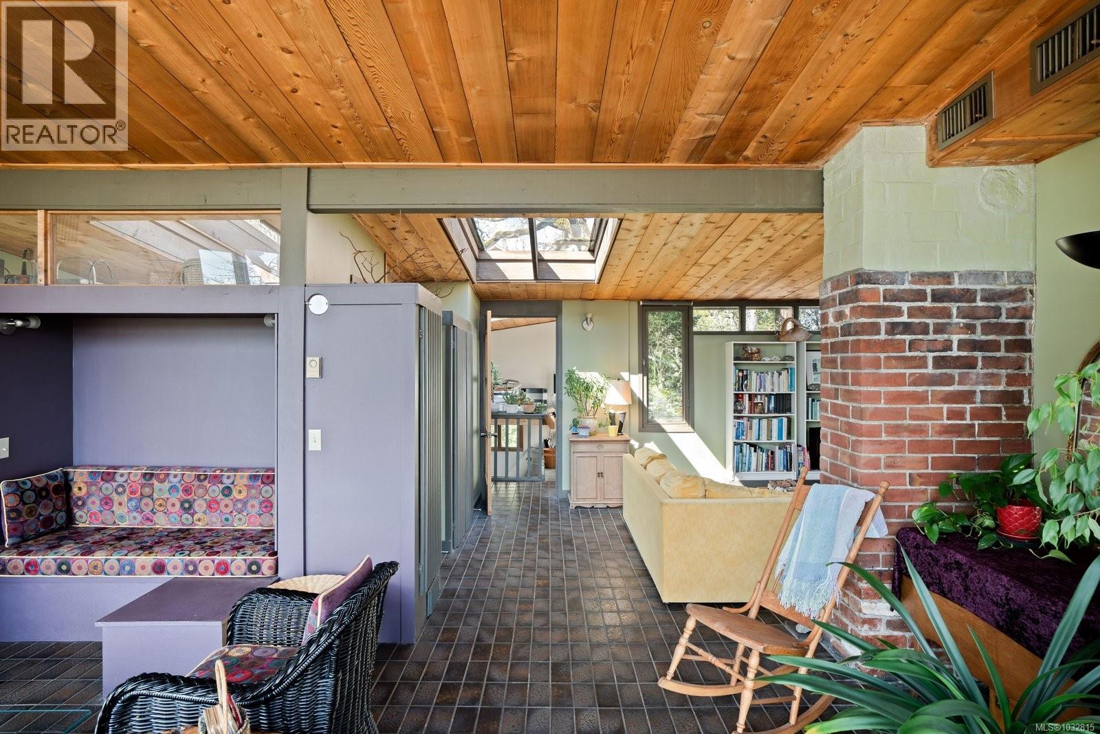 1168 Burnside Rd W - 13