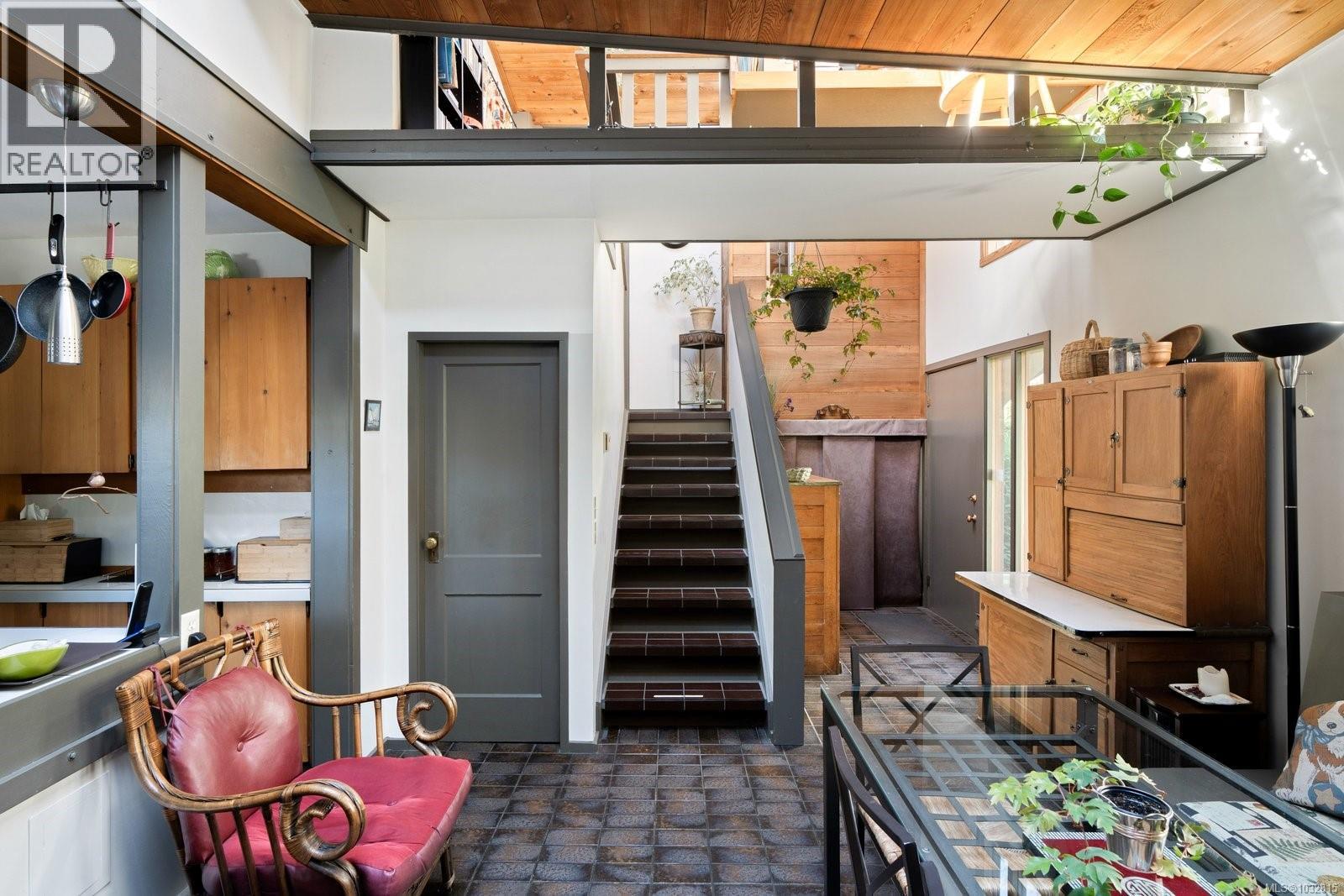 1168 Burnside Rd W - 16