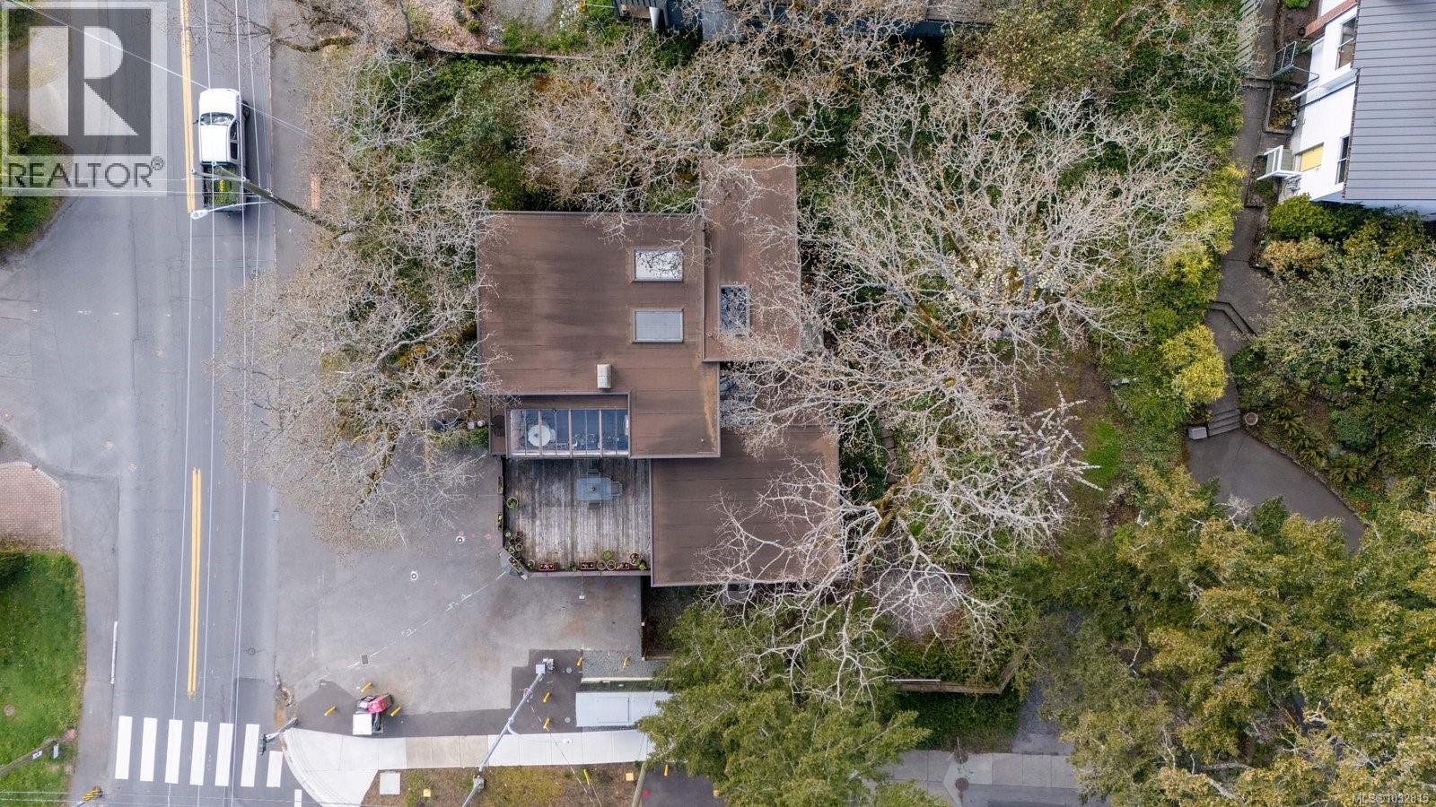 1168 Burnside Rd W - 56