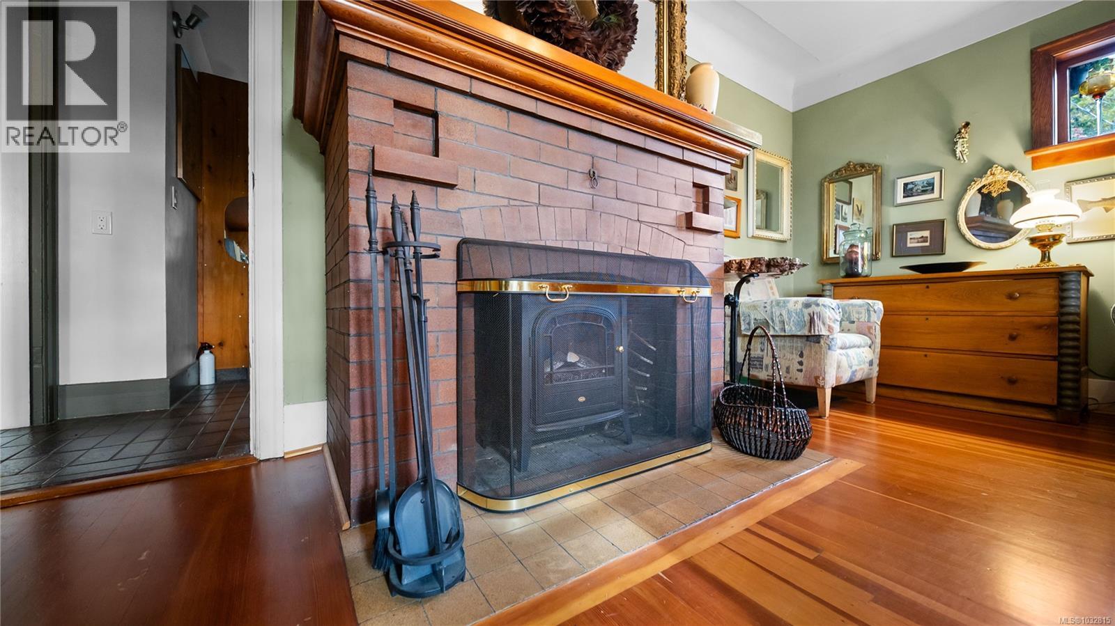 1168 Burnside Rd W - 26