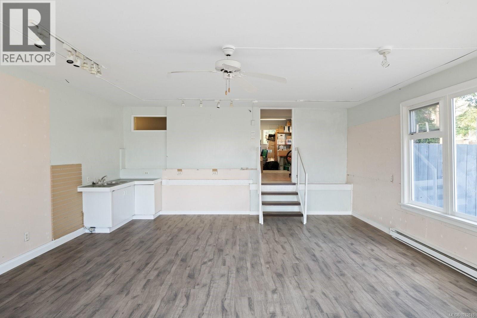 1168 Burnside Rd W - 54