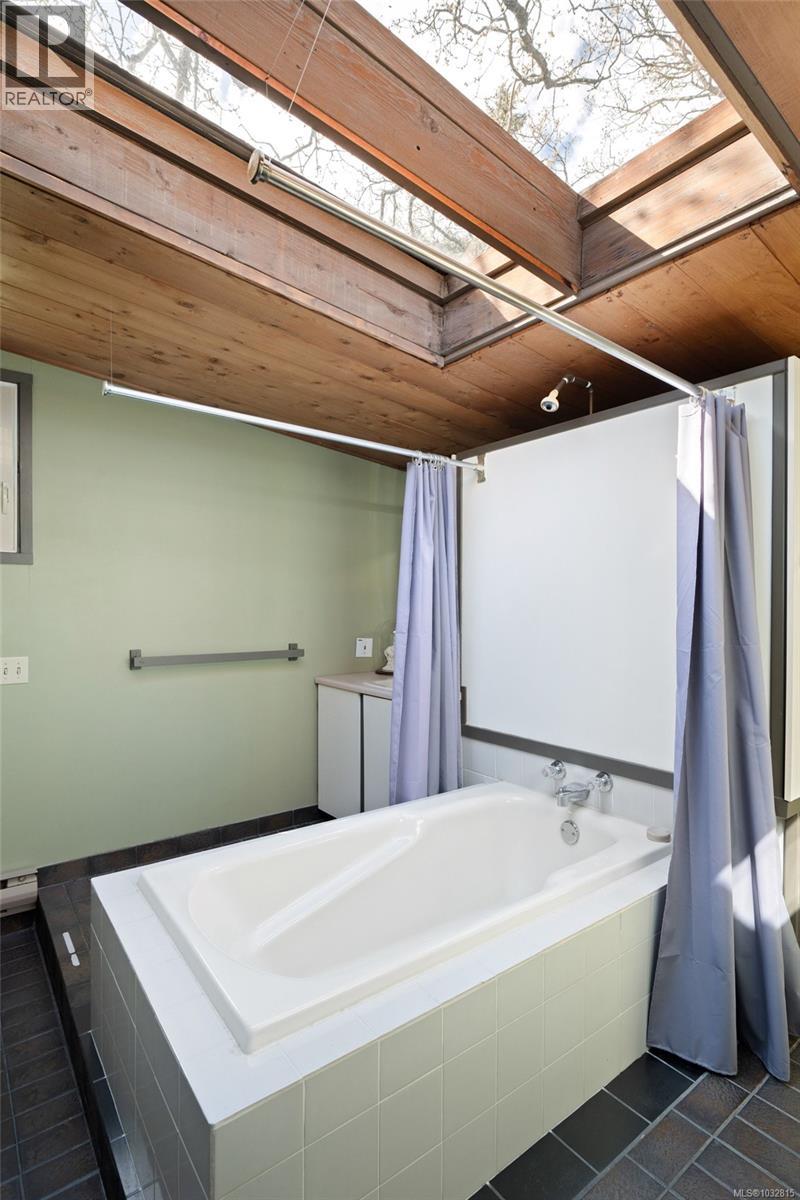 1168 Burnside Rd W - 34
