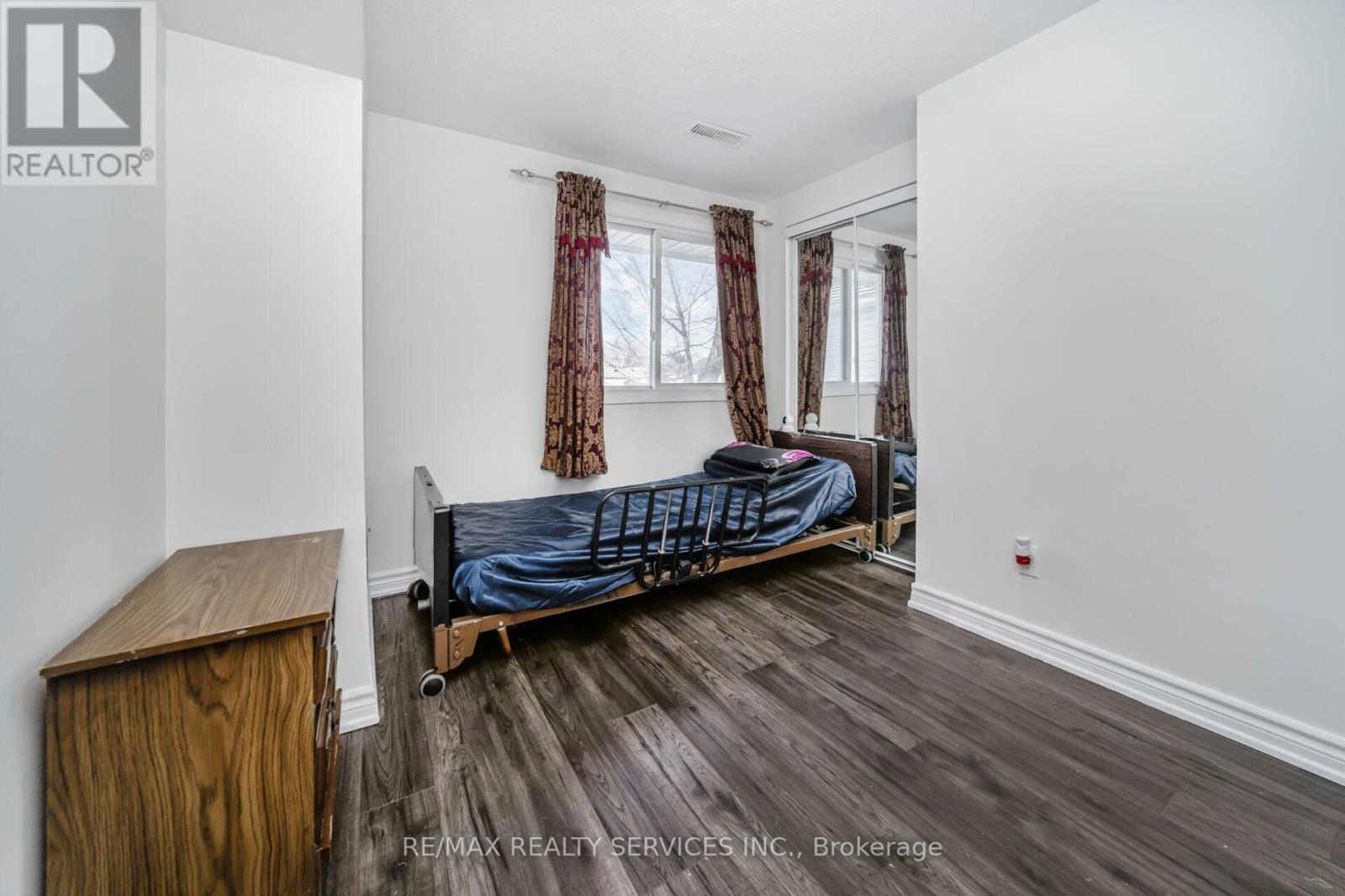 11 JULIETTE SQUARE - 26