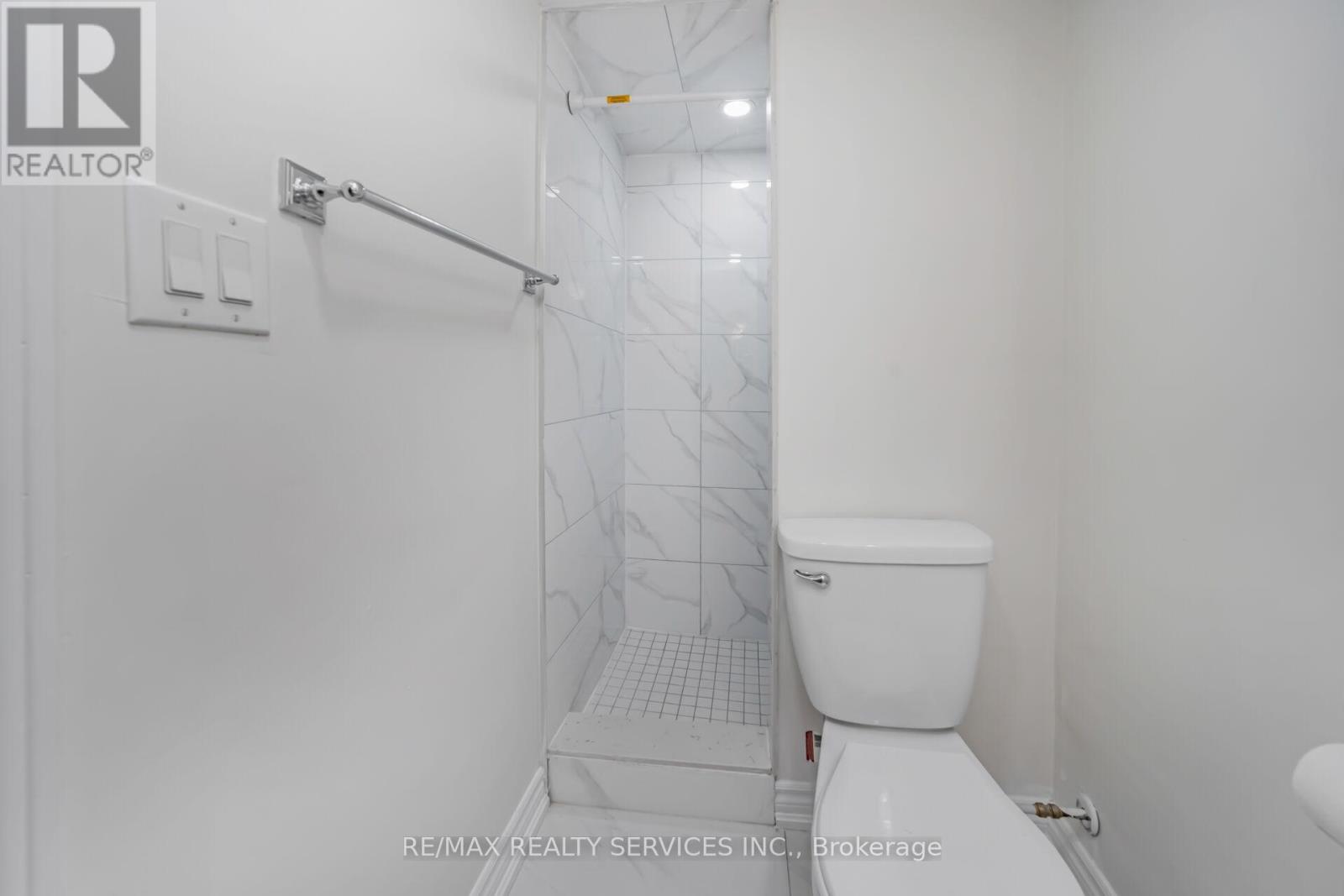 11 JULIETTE SQUARE - 42