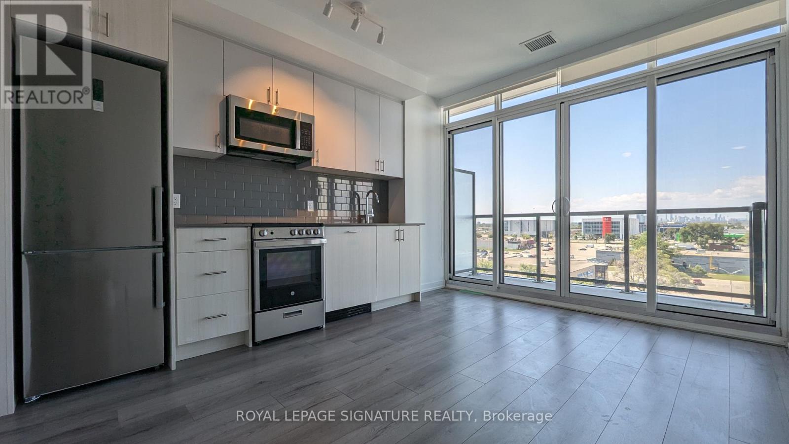 Listing photo of 619 - 1195 THE QUEENSWAY