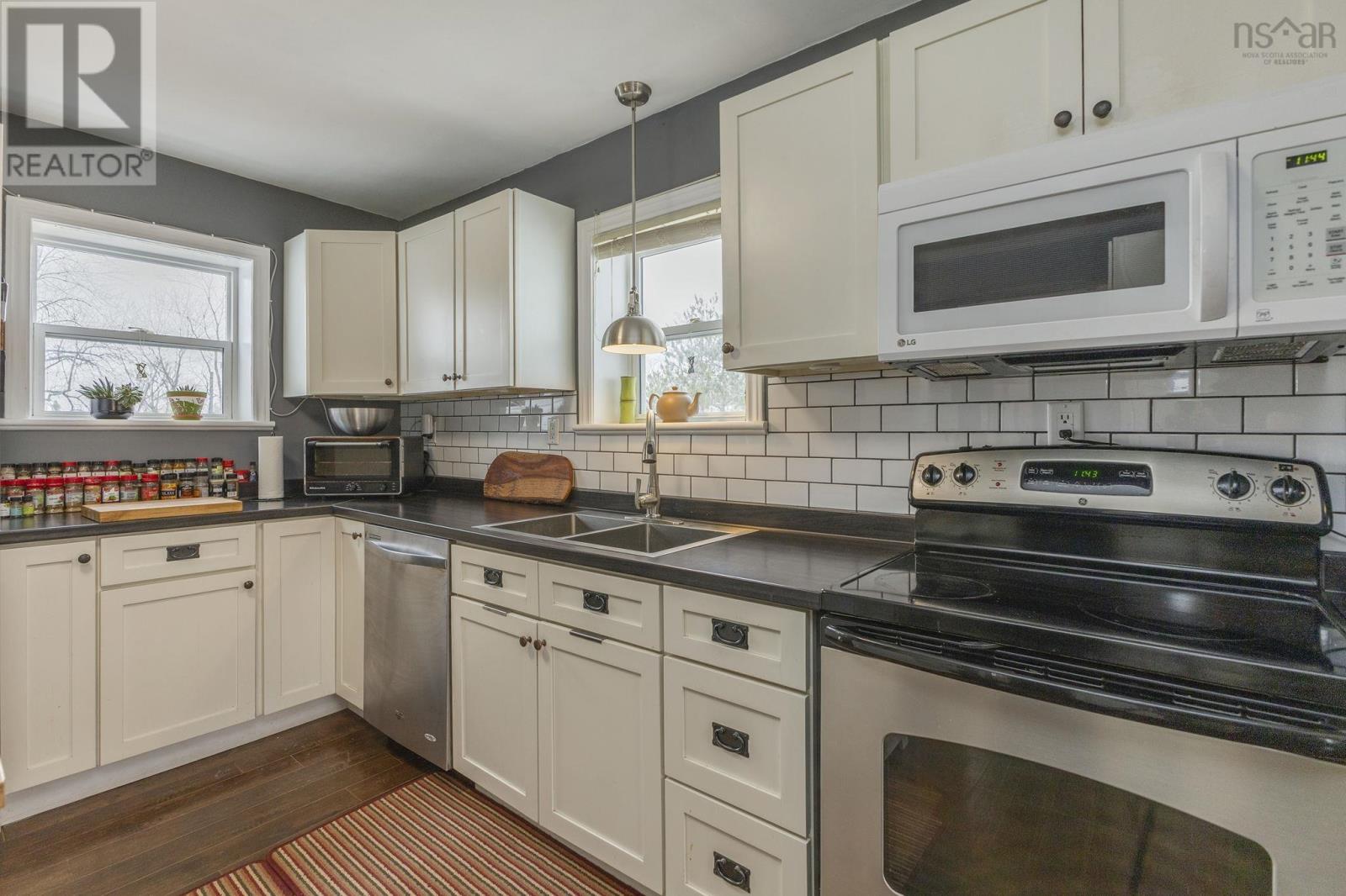 Property 16 of 49 of 1946 West Street