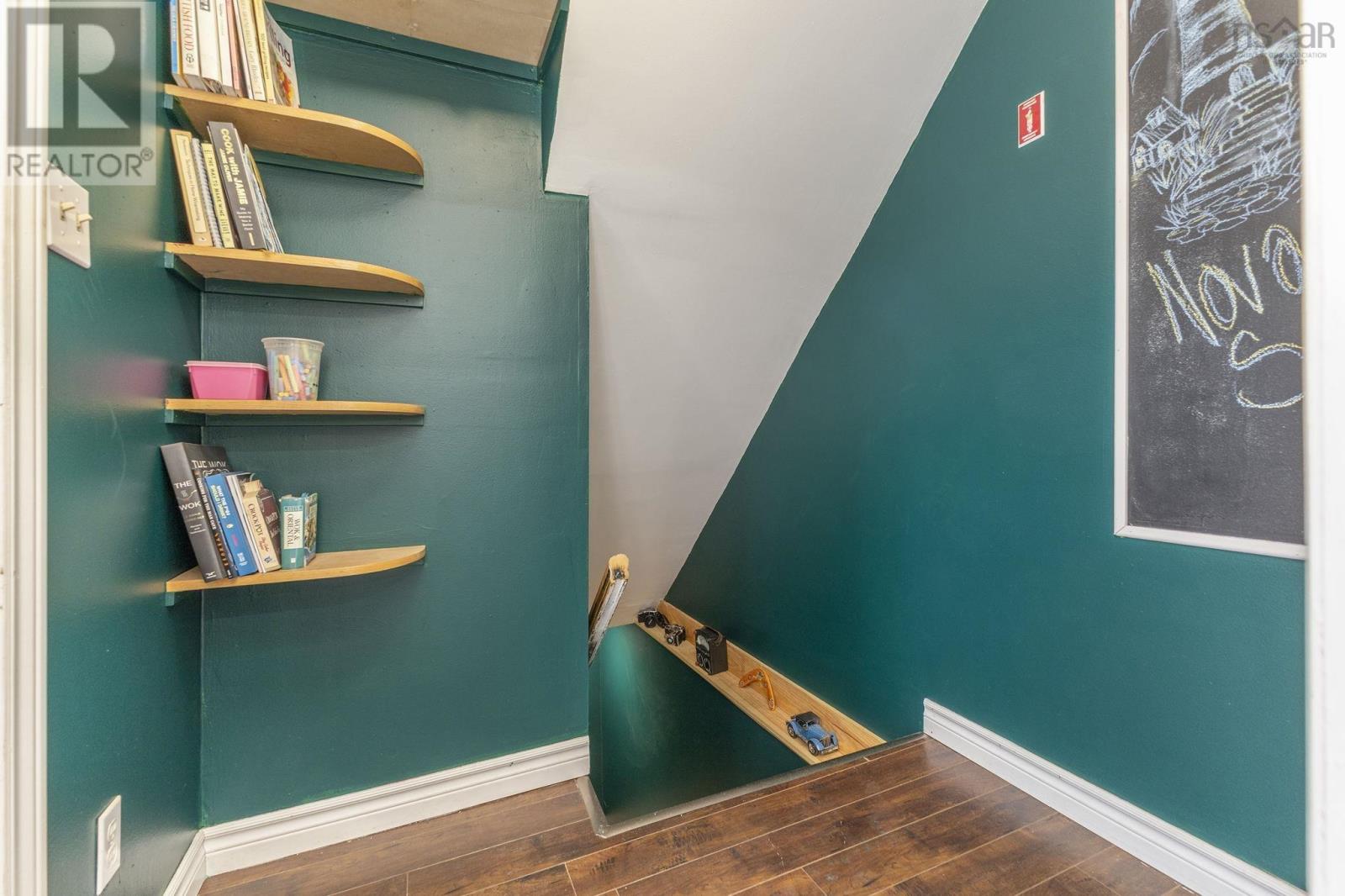 Property 32 of 49 of 1946 West Street