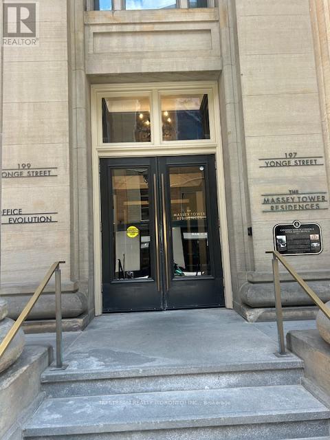 3213 - 197 YONGE STREET