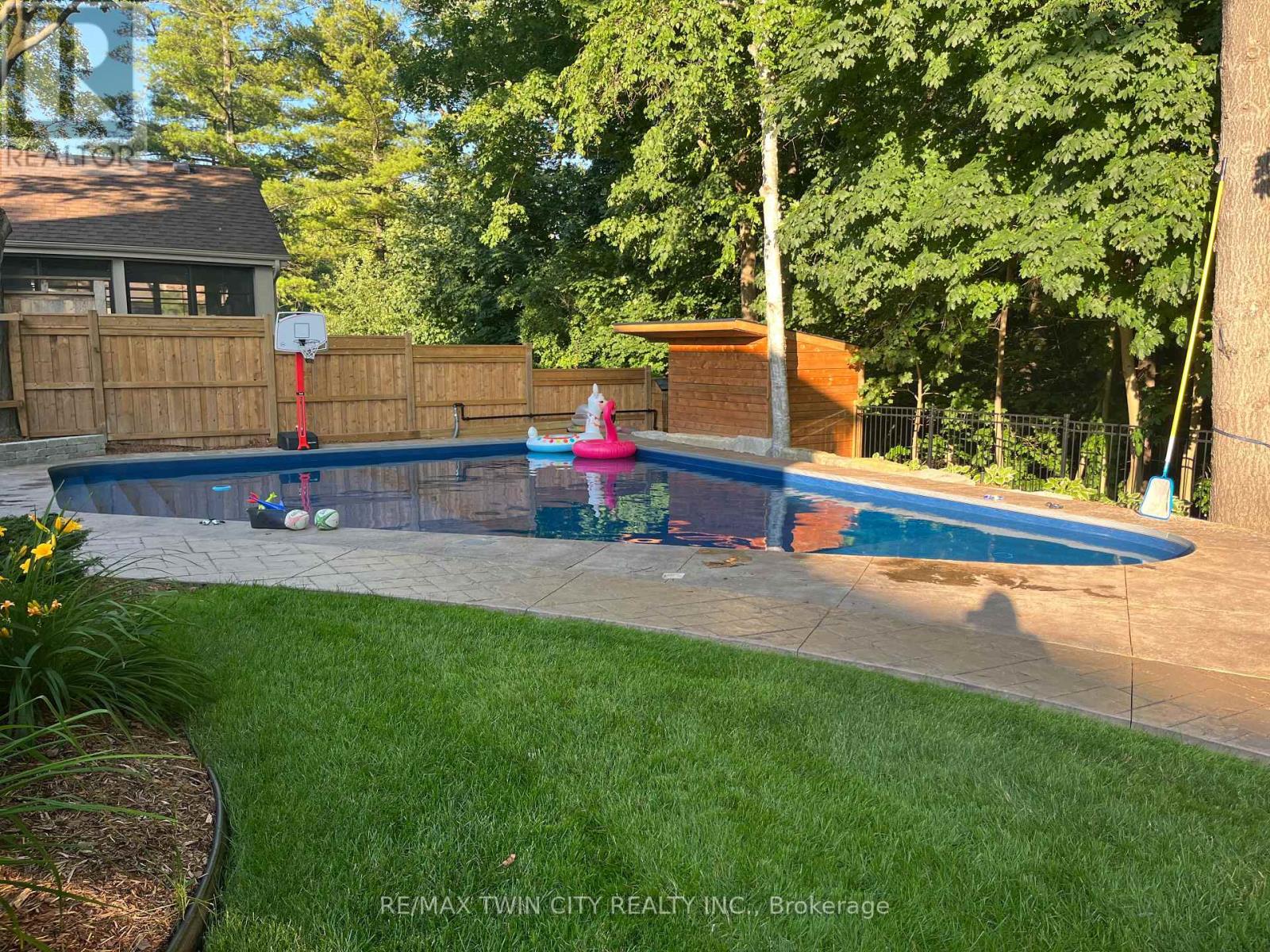 9 SCARFE GARDENS — photo 44