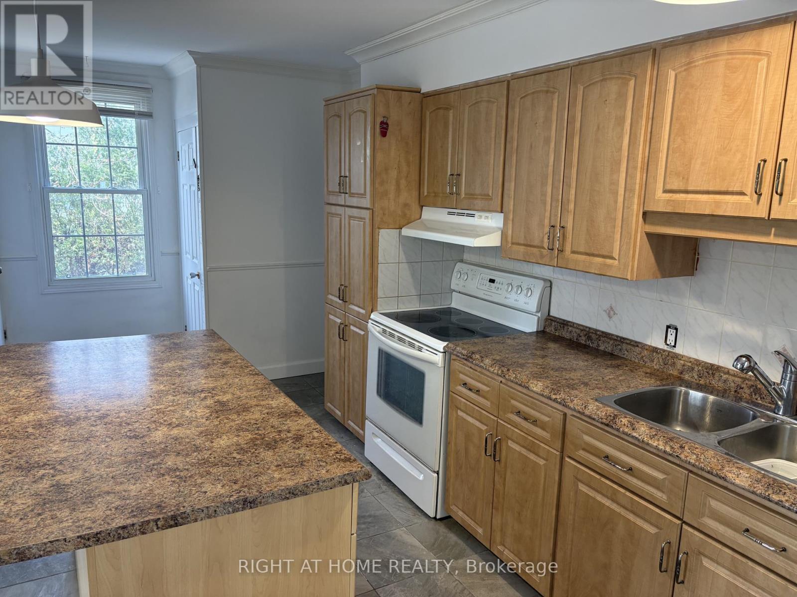 9 MAUD STREET — photo 3
