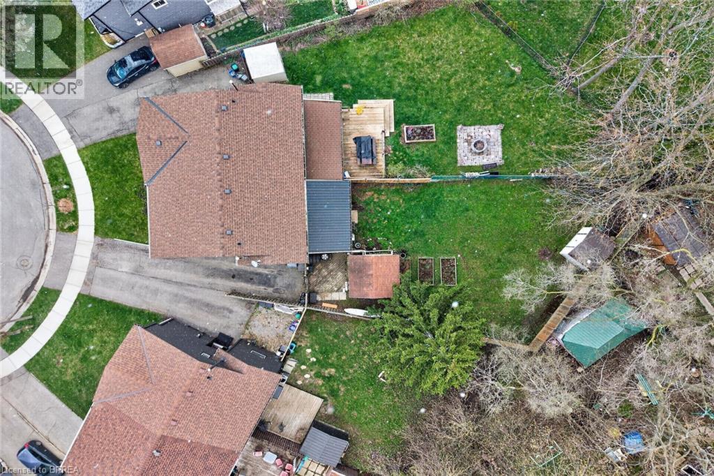 34 ENFIELD Crescent - 34