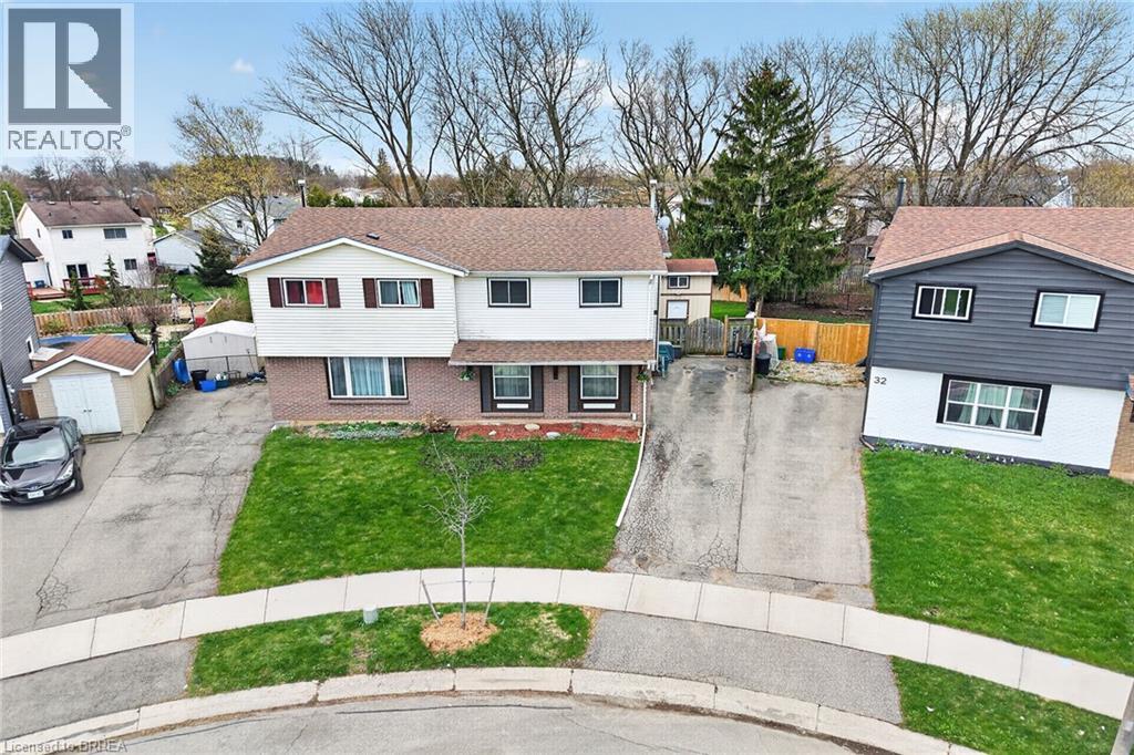 34 ENFIELD Crescent - 35
