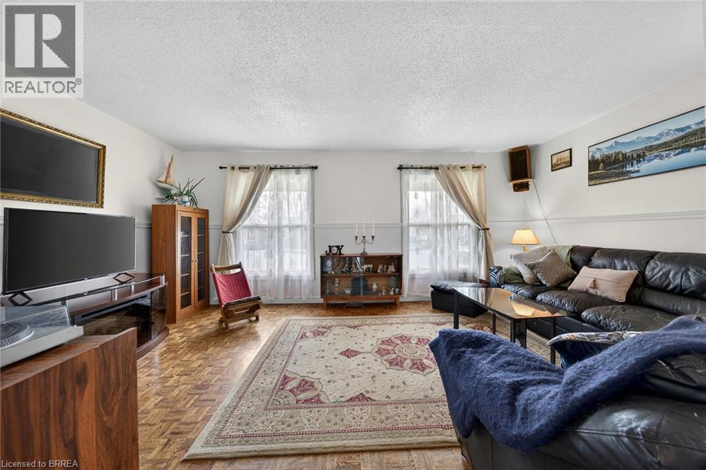 34 ENFIELD Crescent - 6