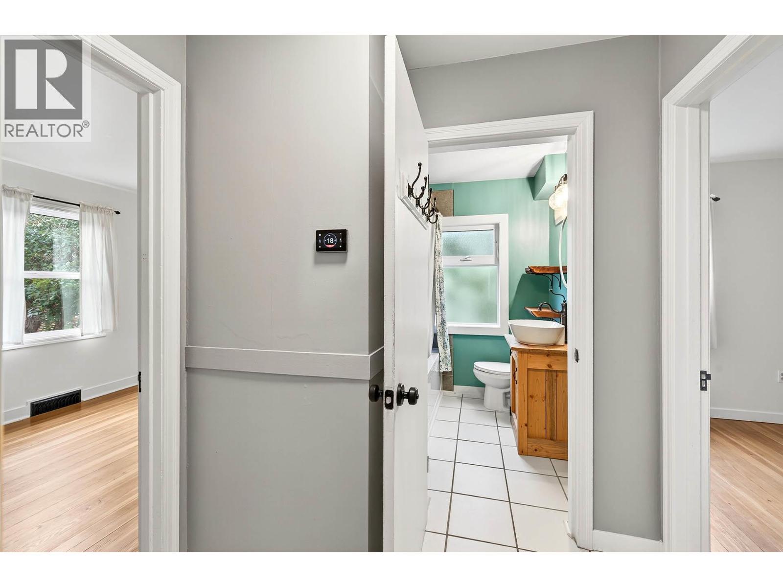 936 NICOLA Street - 11