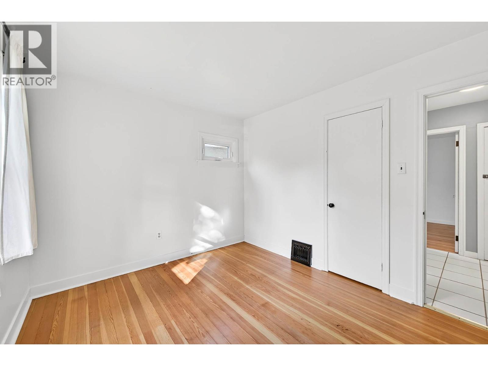 936 NICOLA Street - 15