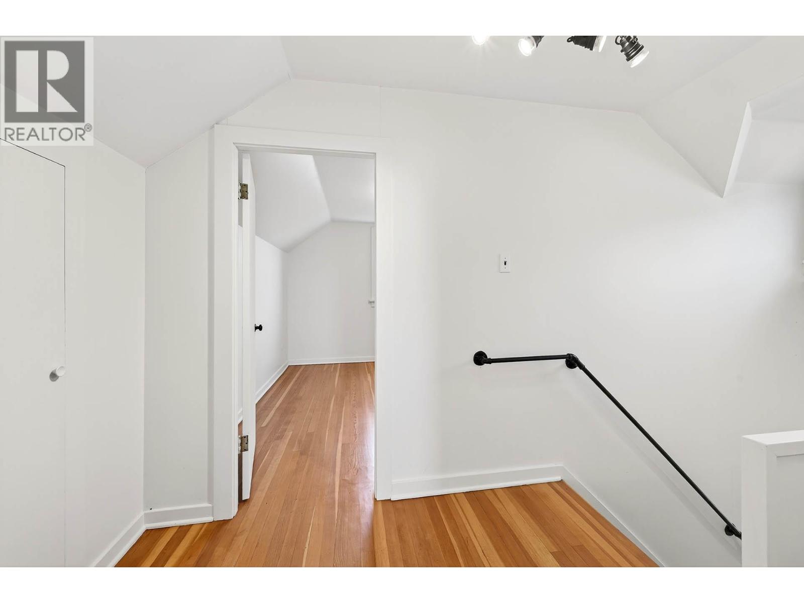 936 NICOLA Street - 24