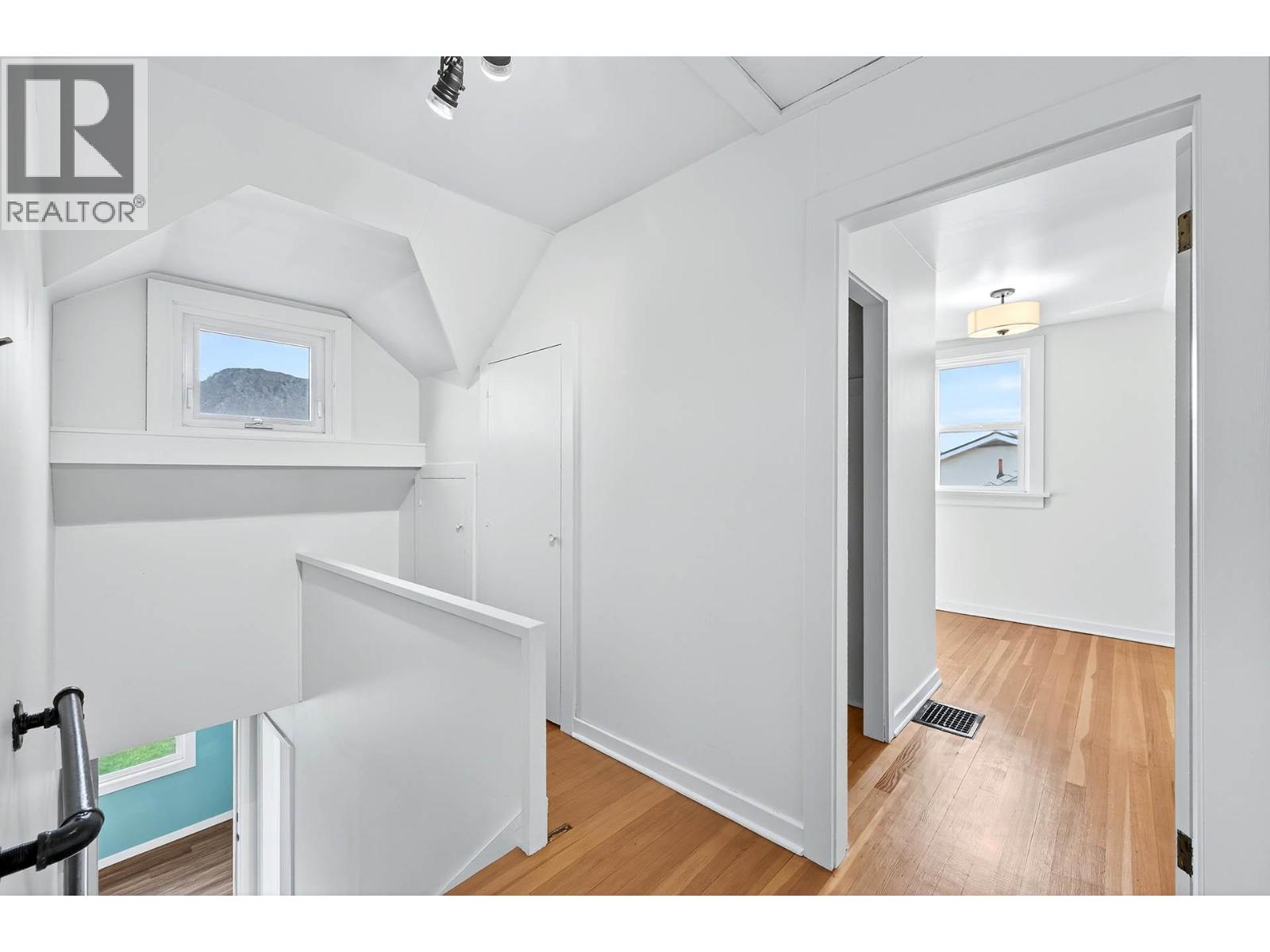 936 NICOLA Street - 26