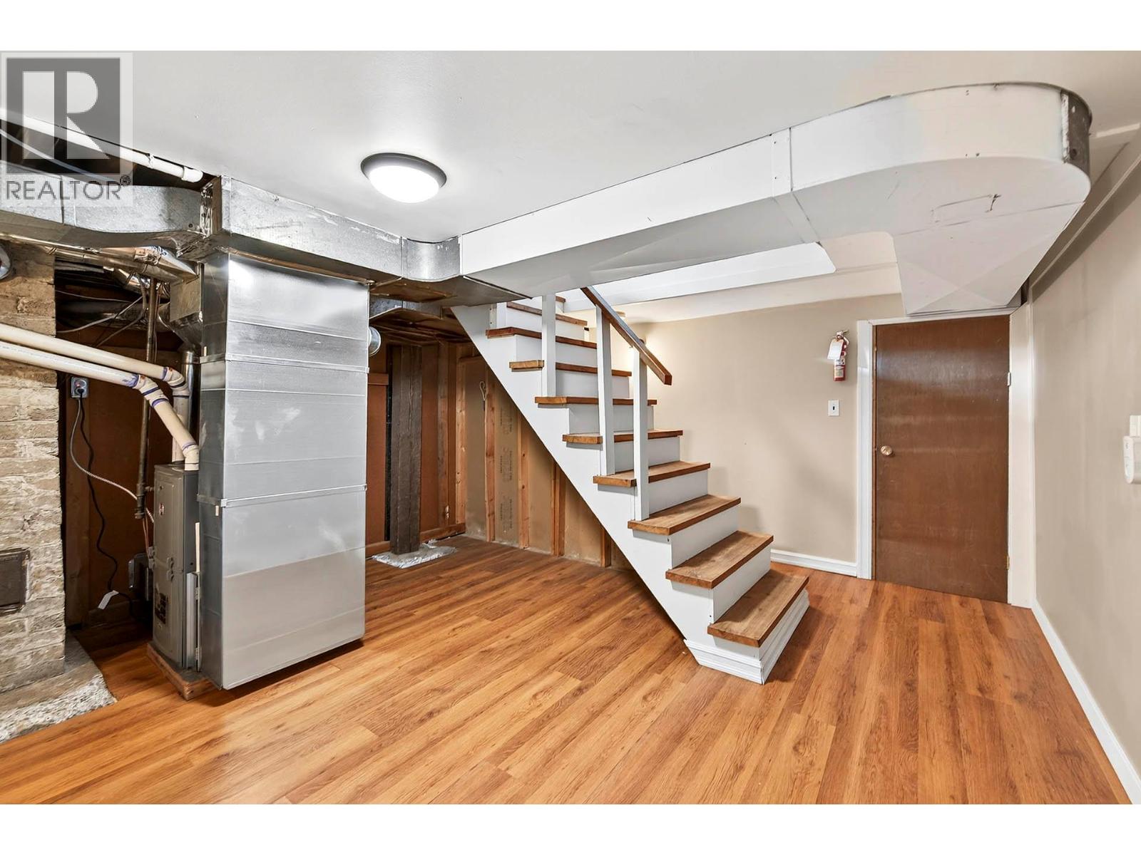 936 NICOLA Street - 32