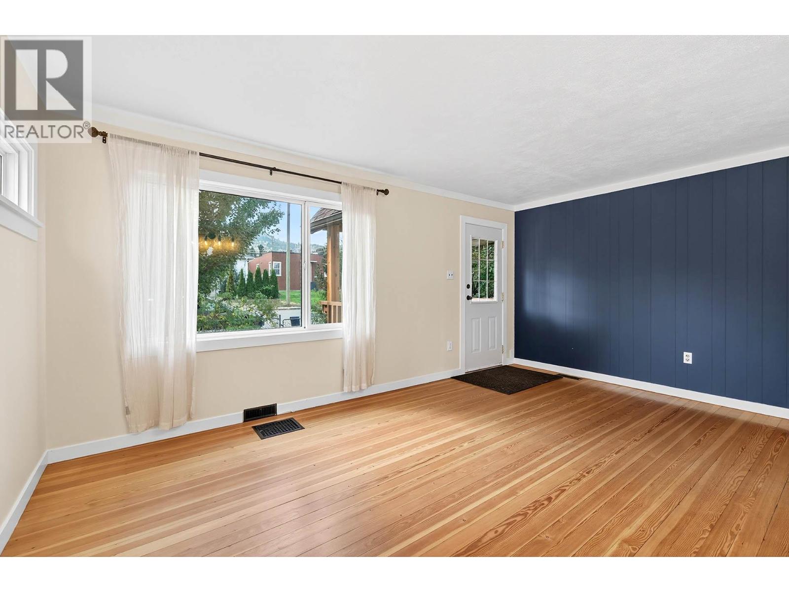 936 NICOLA Street - 5