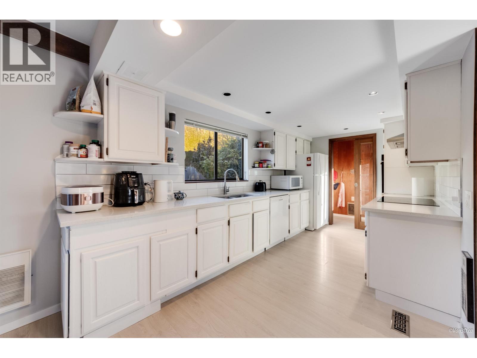 2317 KINGS AVENUE, West Vancouver