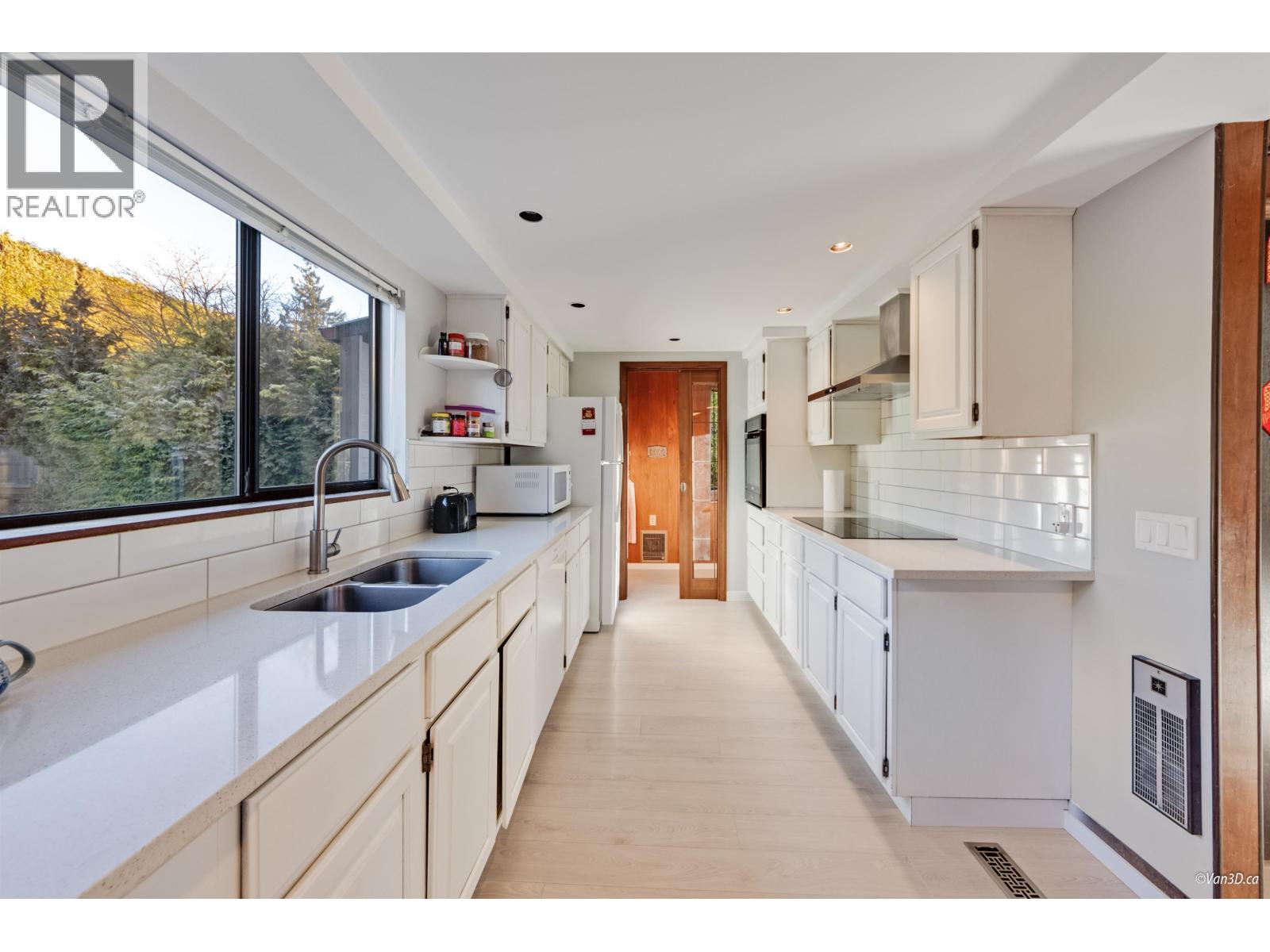 2317 KINGS AVENUE, West Vancouver
