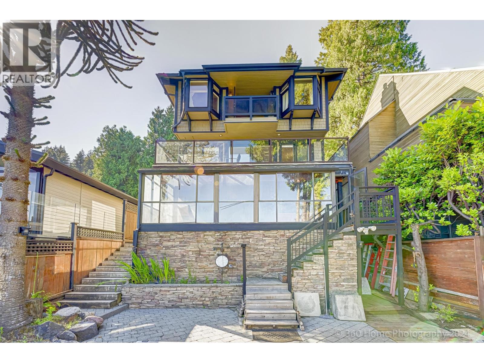 2660 PANORAMA DRIVE, North Vancouver