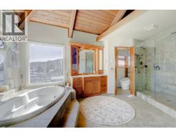 2660 Panorama Drive, North Vancouver, BC V7G1V6 Photo 10