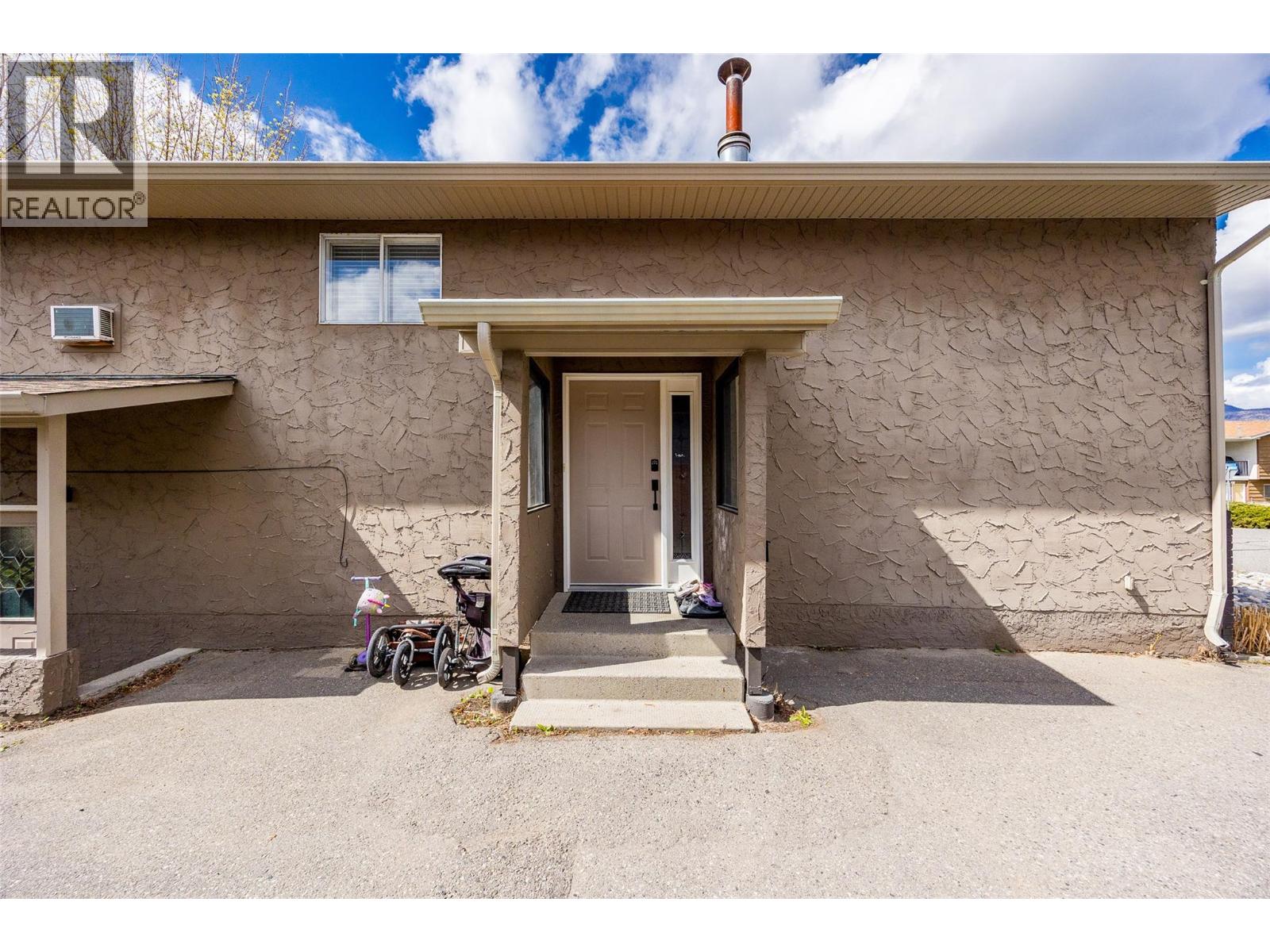 949 Grenfell Court, Kelowna