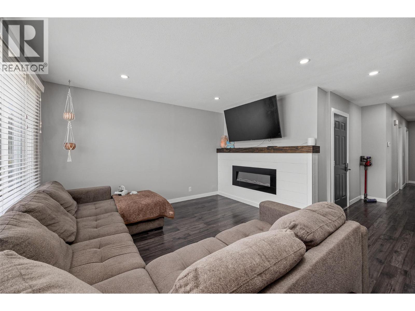 949 Grenfell Court, Kelowna