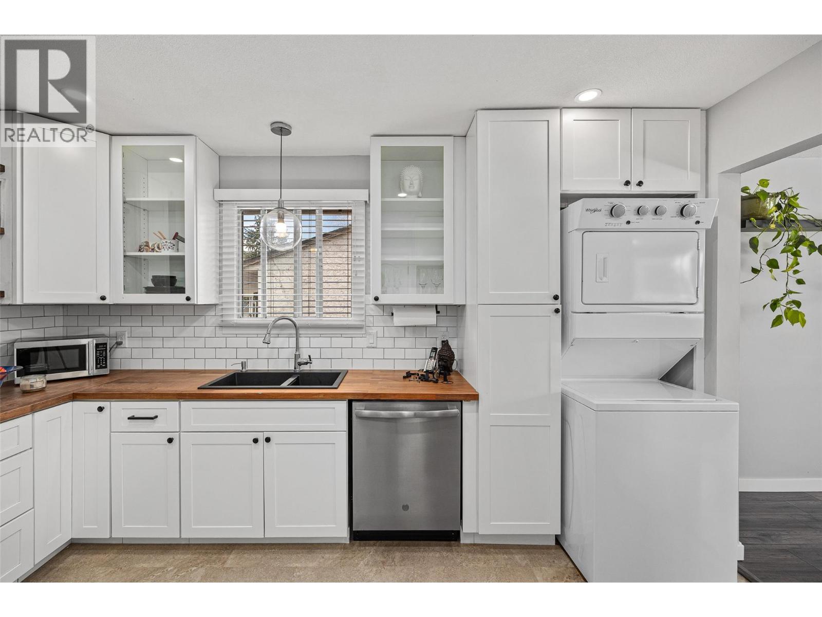 949 Grenfell Court, Kelowna