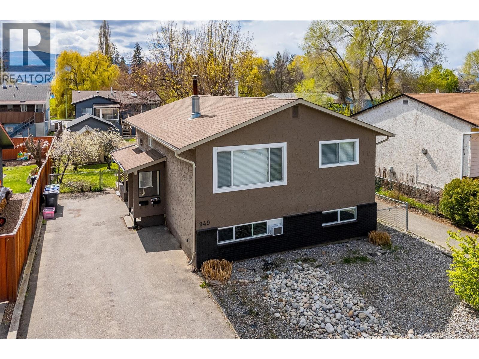 949 Grenfell Court, Kelowna