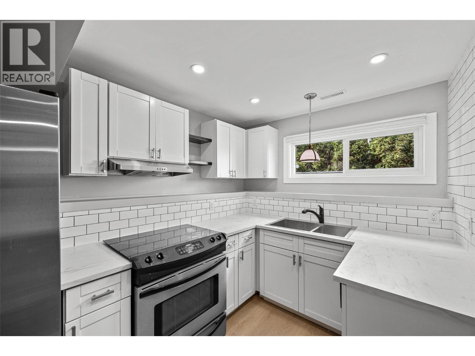 949 Grenfell Court, Kelowna