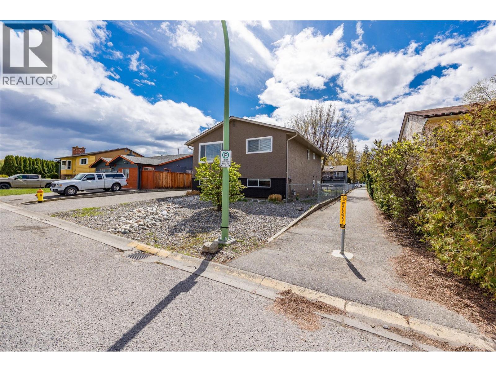 949 Grenfell Court, Kelowna