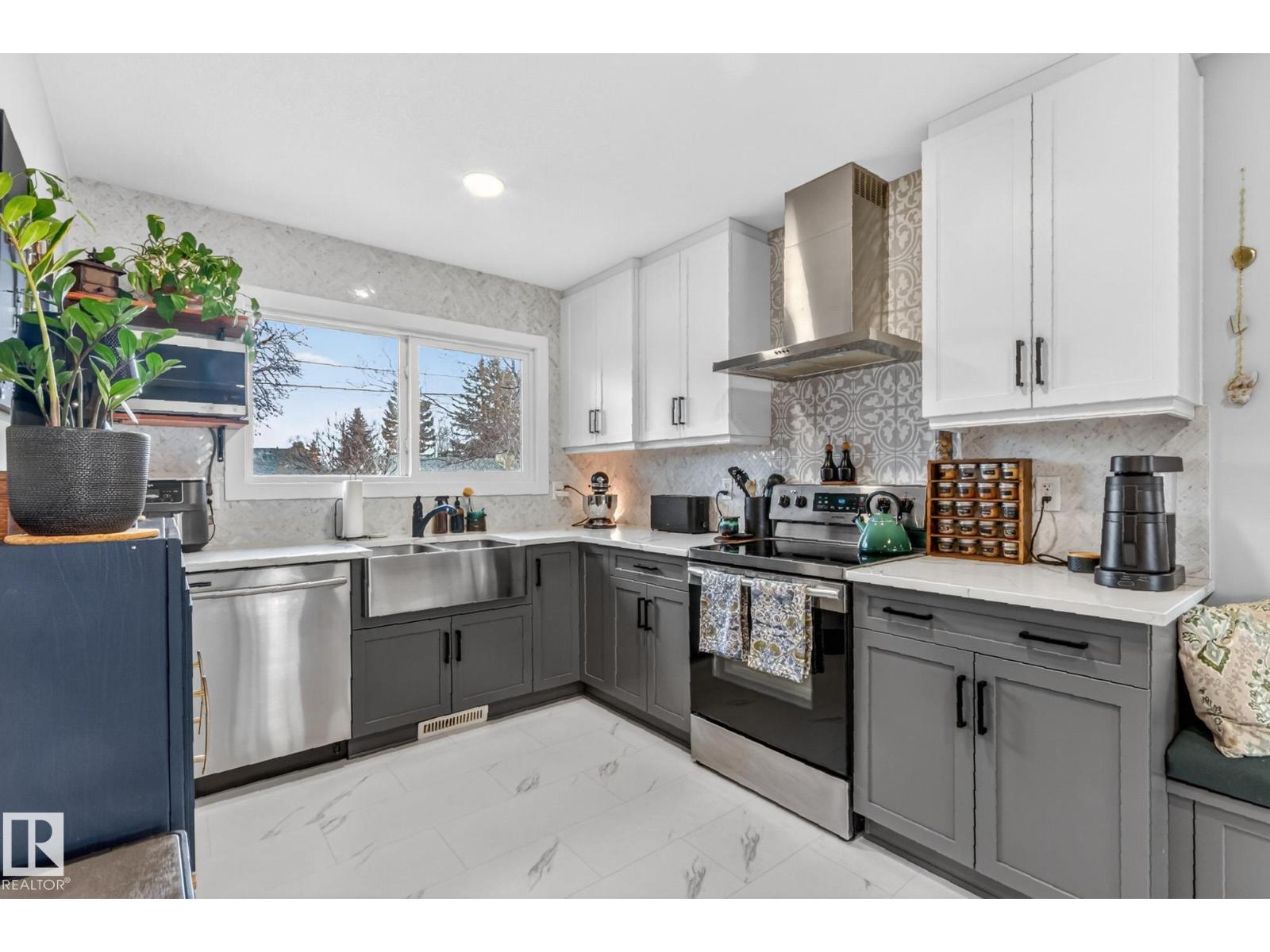 7408 92 AV NW, Edmonton