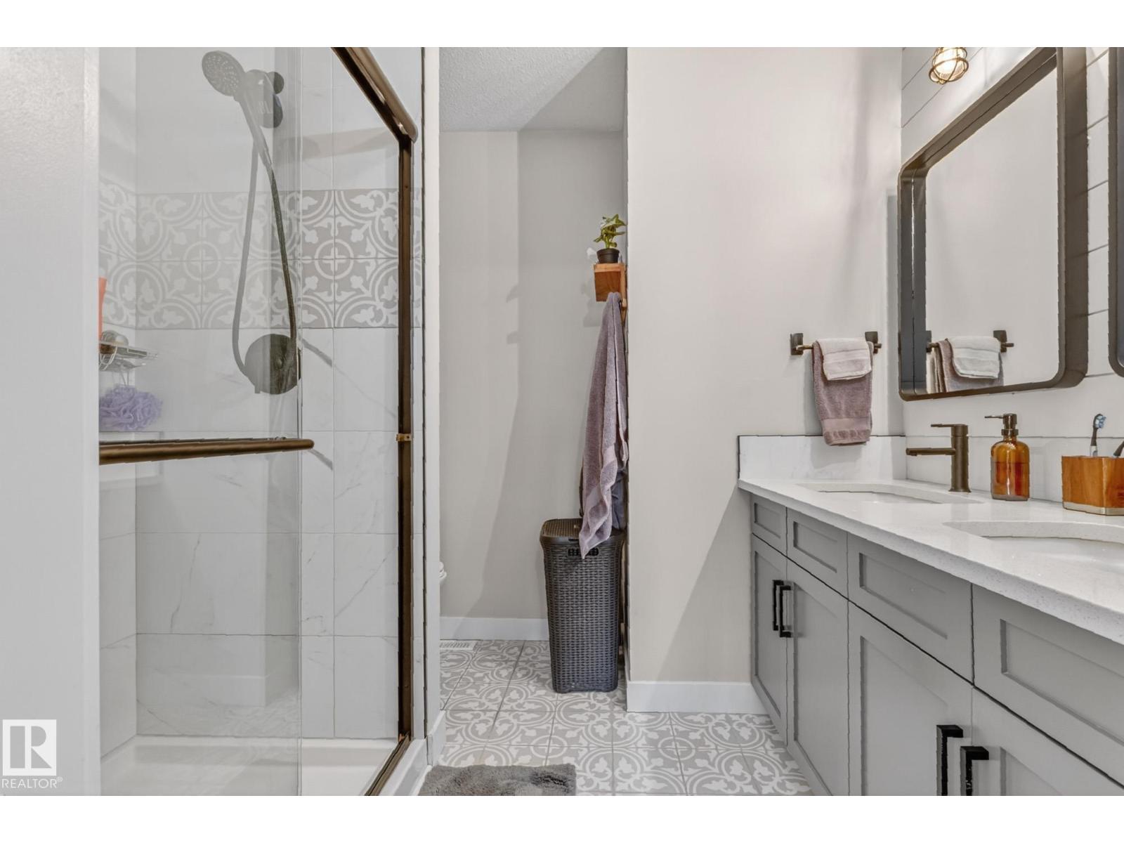 7408 92 AV NW, Edmonton