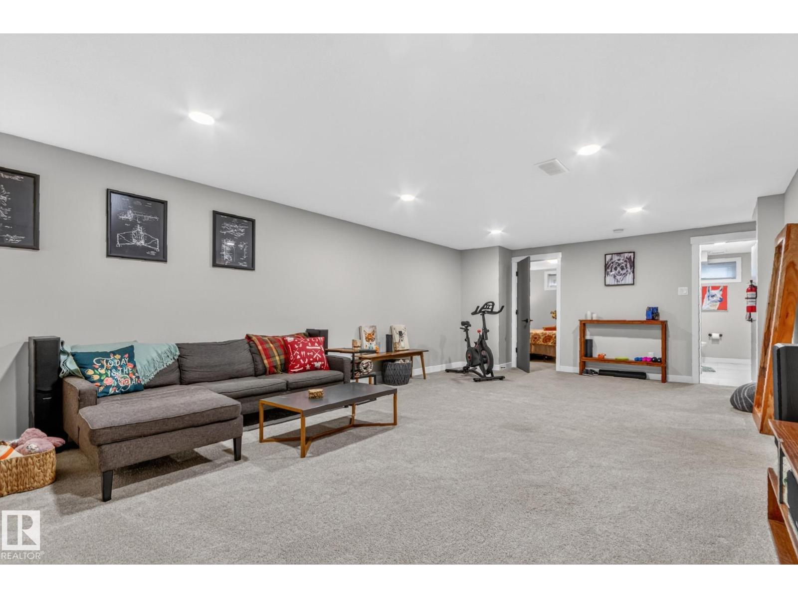 7408 92 AV NW, Edmonton