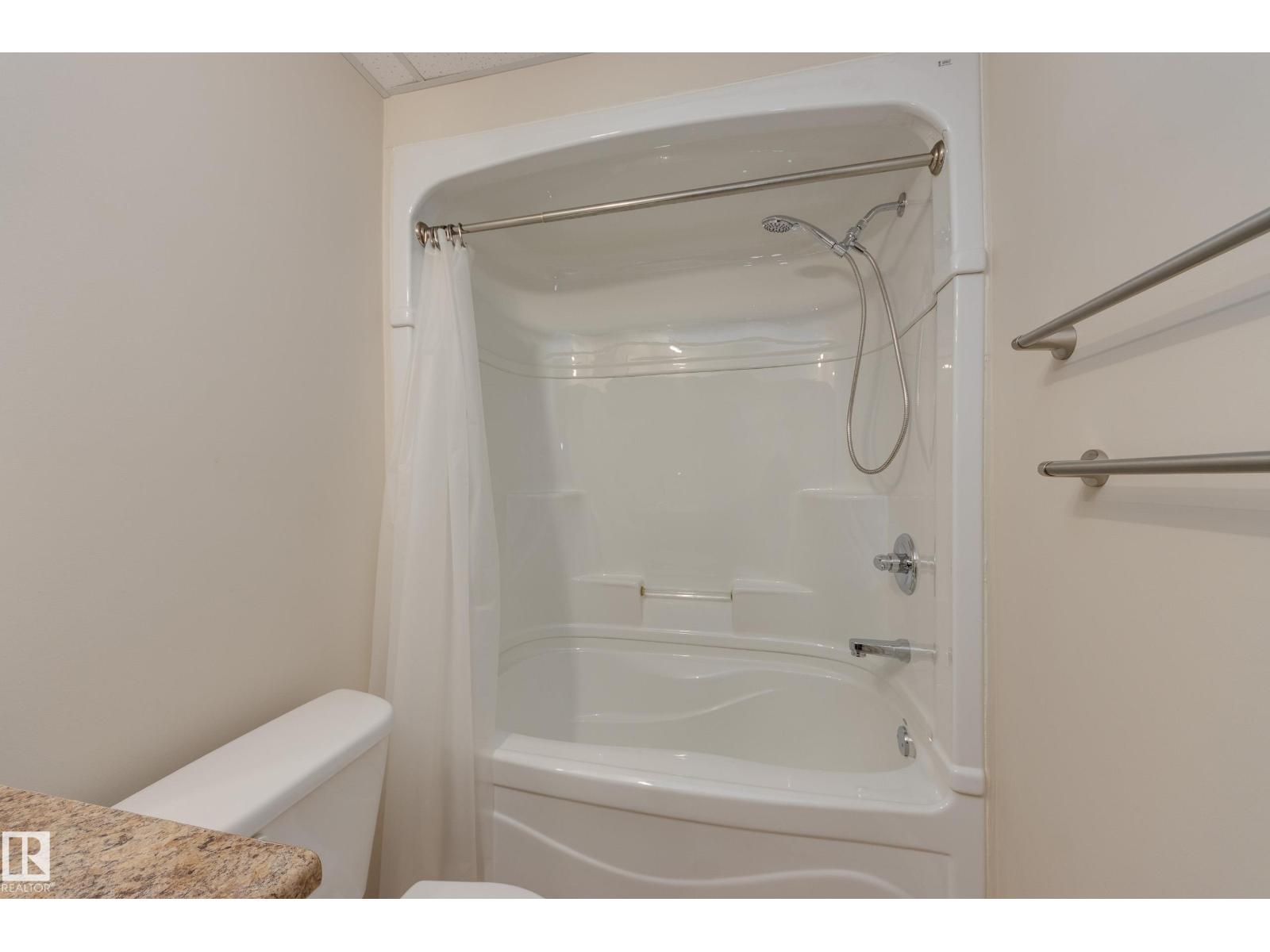 16522 56 ST NW - 32