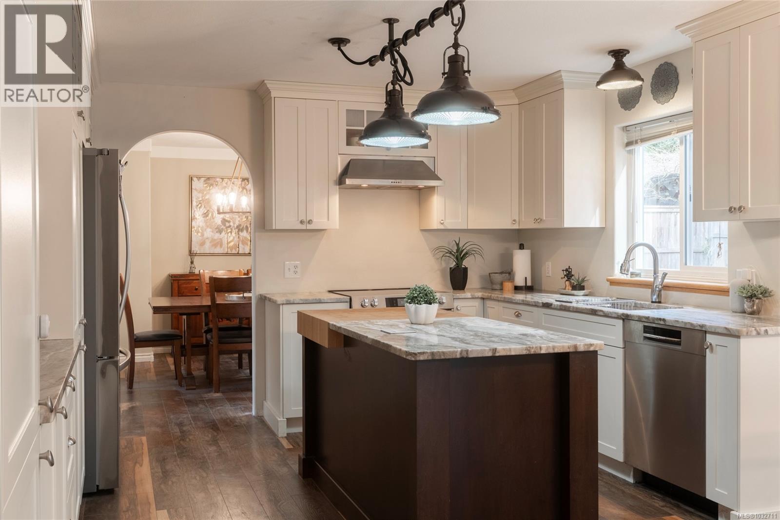 1108 VIEWTOP RD - Image 2