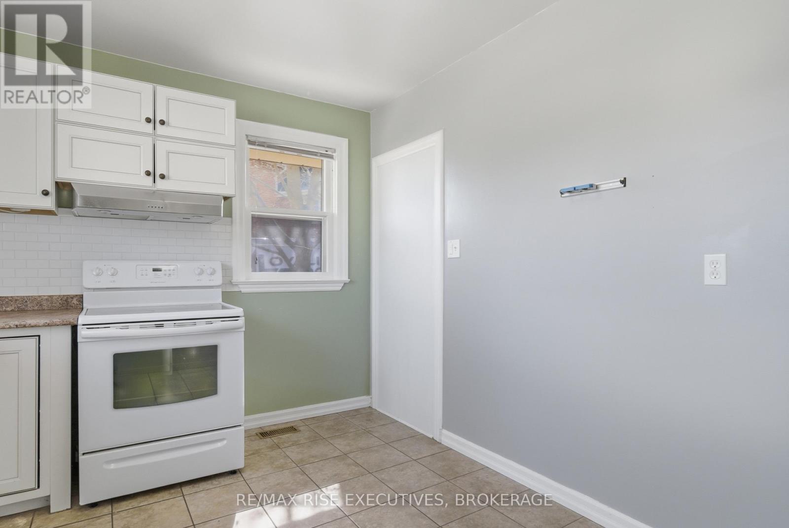 7 BENJAMIN STREET - 14