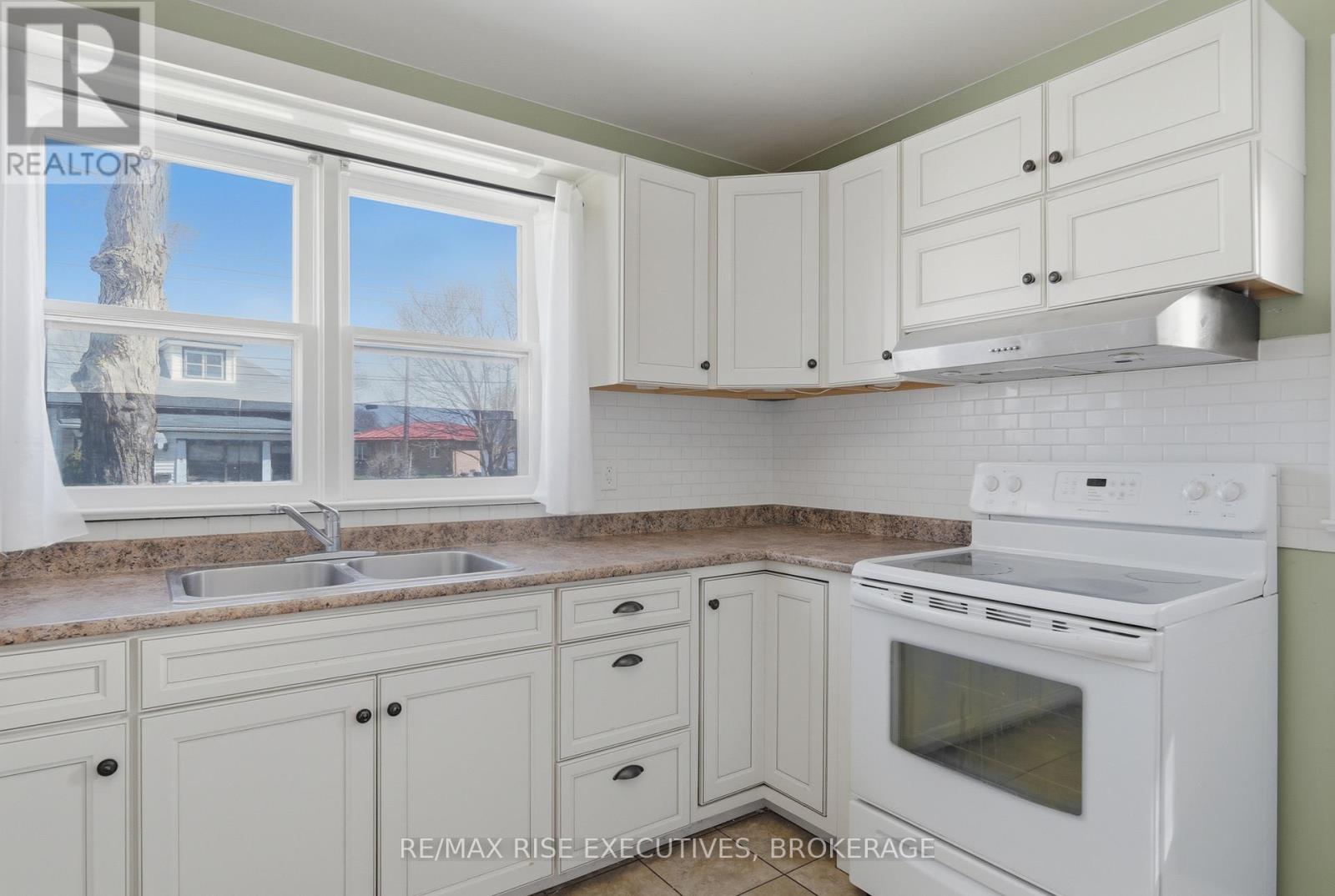 7 BENJAMIN STREET - 15