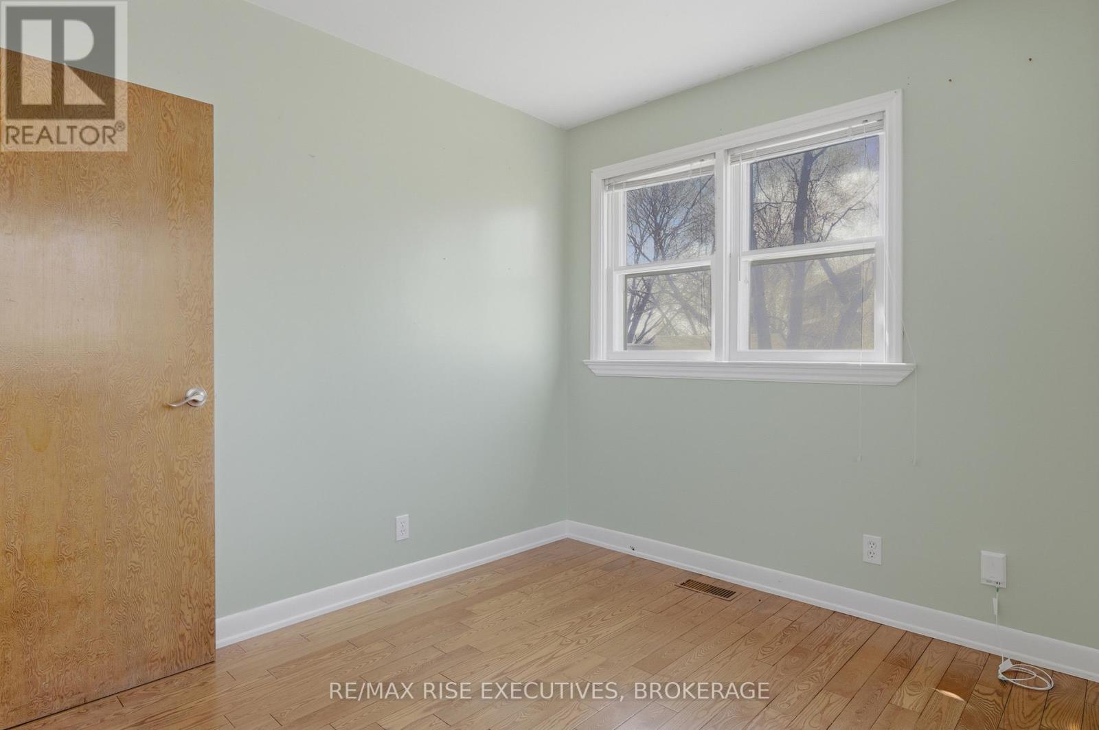 7 BENJAMIN STREET - 22