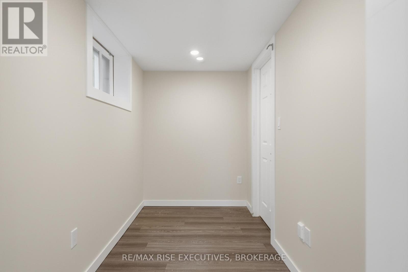 7 BENJAMIN STREET - 32
