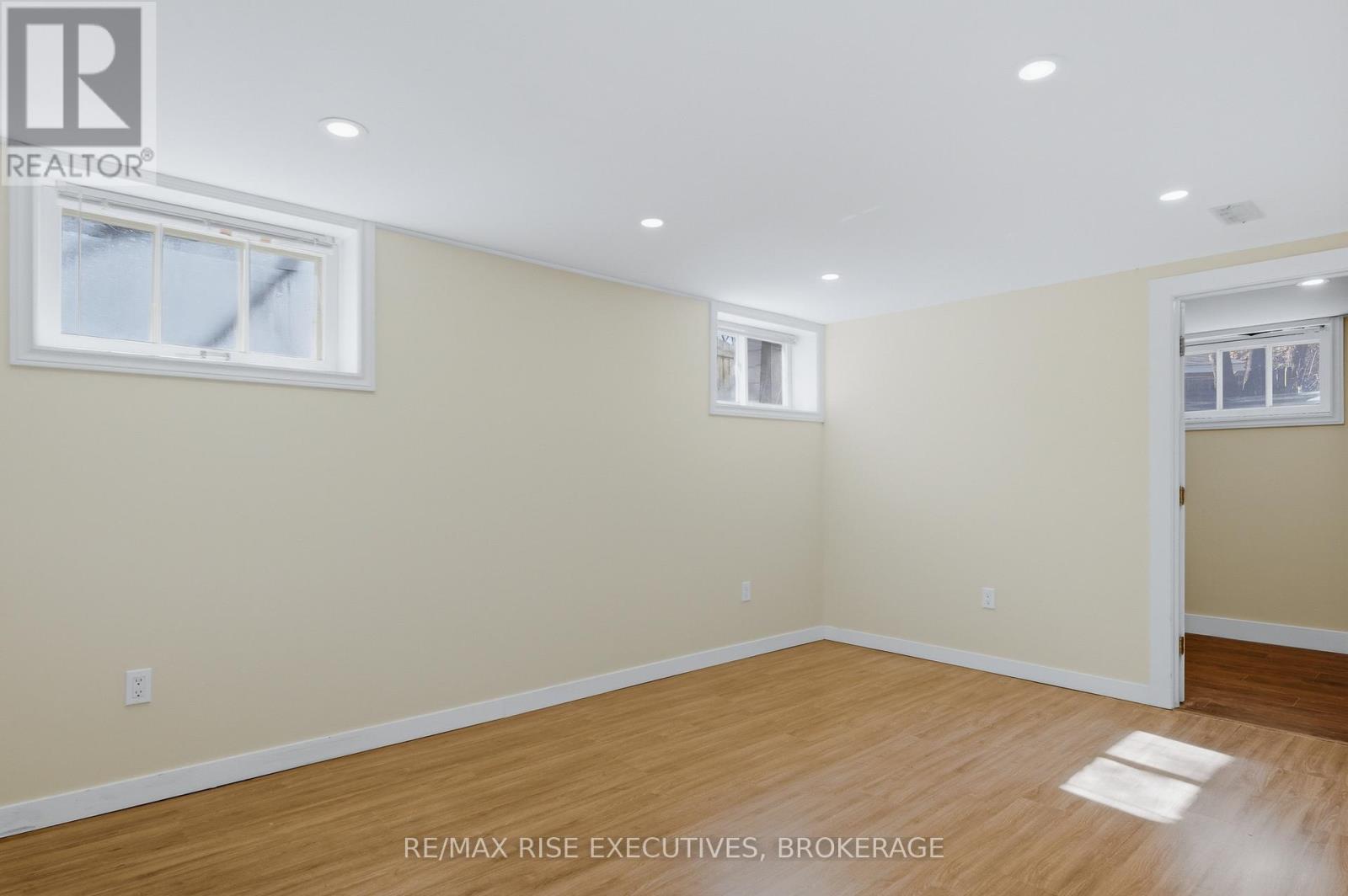 7 BENJAMIN STREET - 33