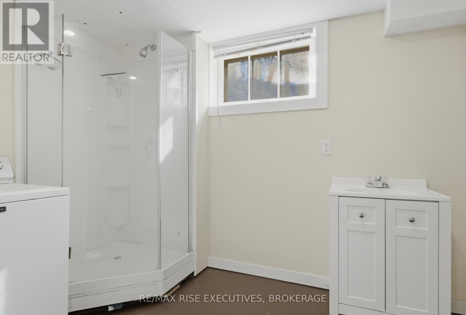 7 BENJAMIN STREET - 35