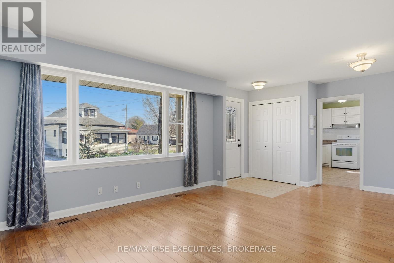 7 BENJAMIN STREET - 9