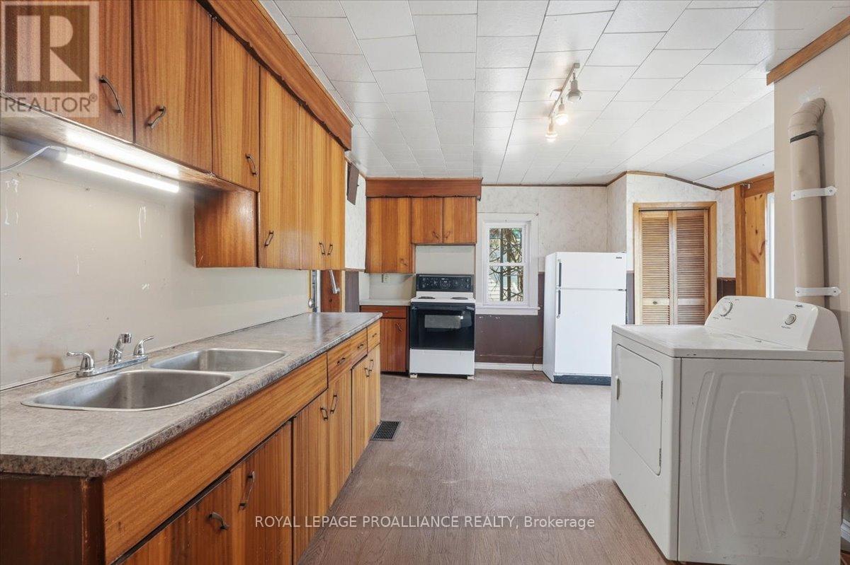 211 COLBORNE STREET - 15