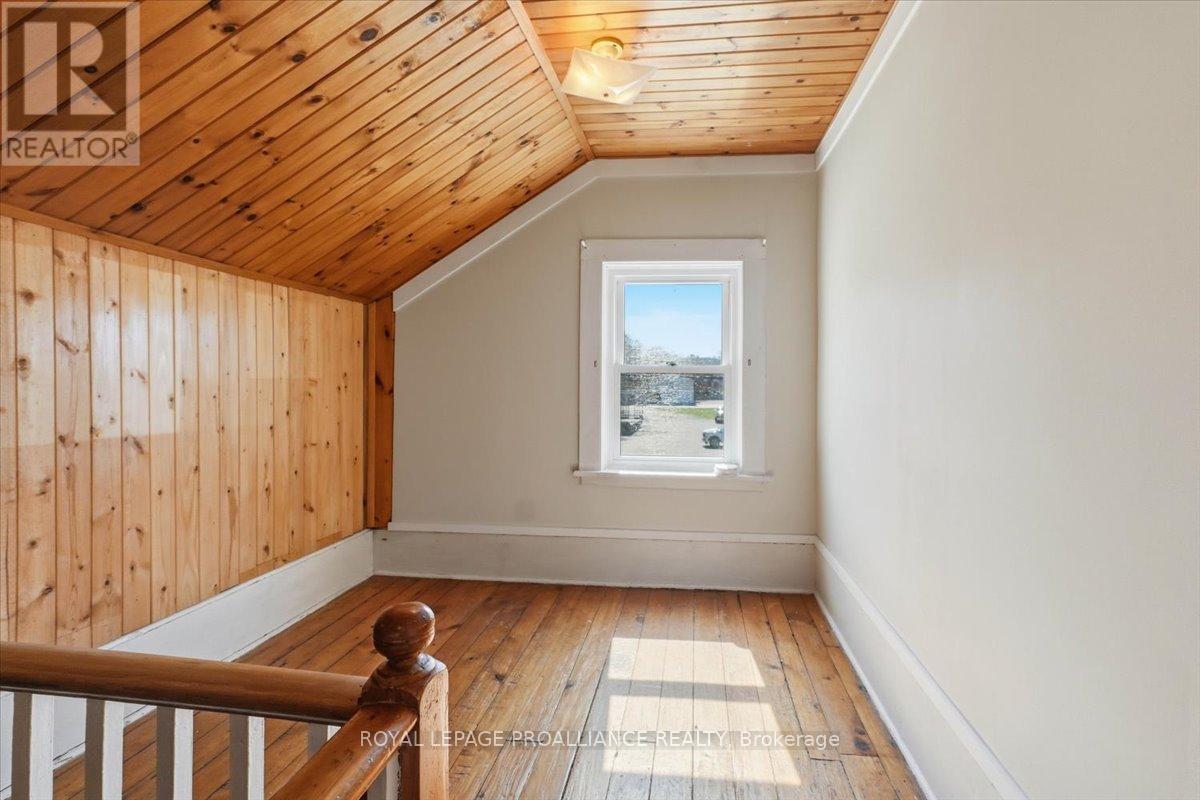 211 COLBORNE STREET - 30